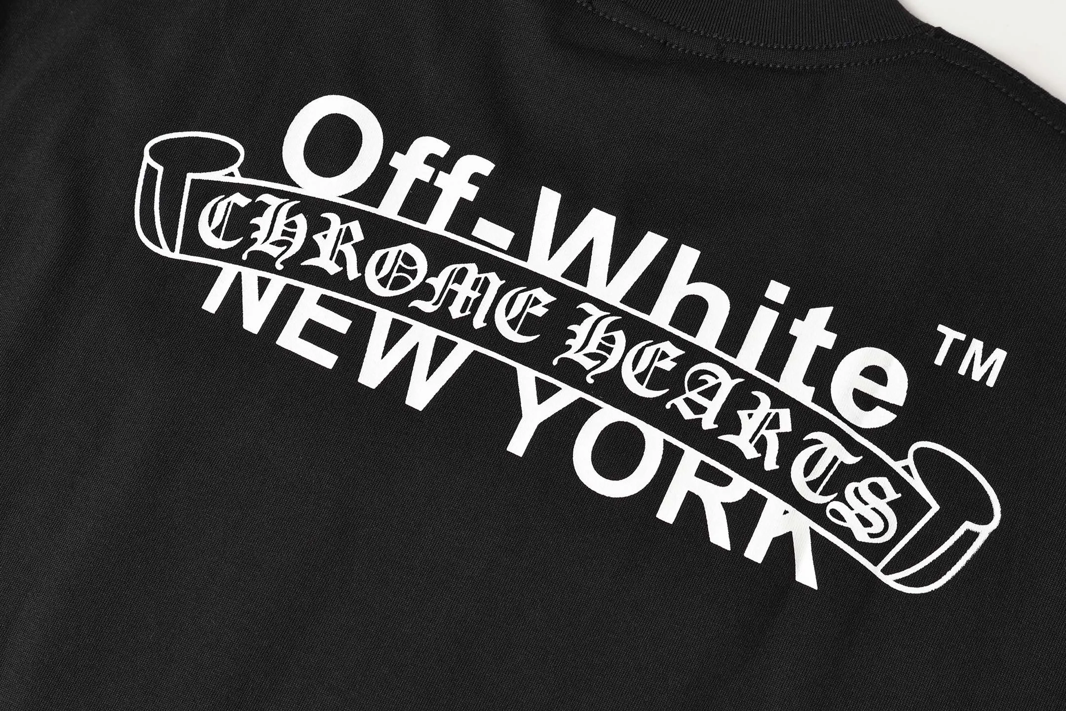 P150 Cross-border model, please do not place an order if you are pursuing quality - Chrome Hearts/Chrome Hearts joint Off white cross-leather short-sleeved T-shirt - High weight, high density, high quality, soft, delicate and skin-friendly wool, soft and silky to the touch, excellent warmth and skin-friendly properties - Custom-woven and custom-dyed, no color difference, no matter the fabric or workmanship details, beat the ordinary version on the market -Colour: black white -Size: S M L XL